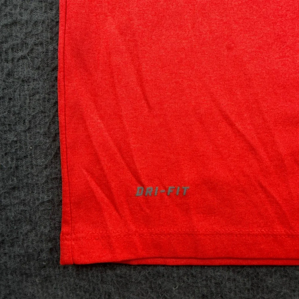 Nike Dri-FIT Training Shirt Men's Size M Red Short‎ Sleeve Swoosh Logo Tee
